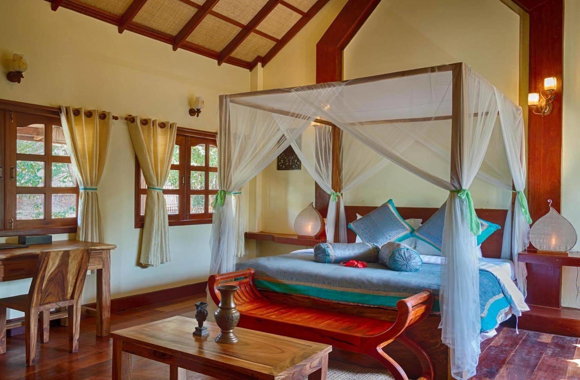 Le Flamboyant Resort Kep Exterior photo
