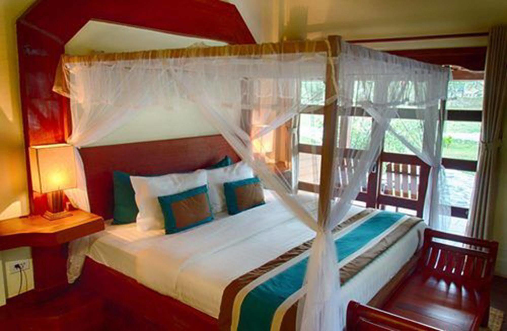 Le Flamboyant Resort Kep Exterior photo