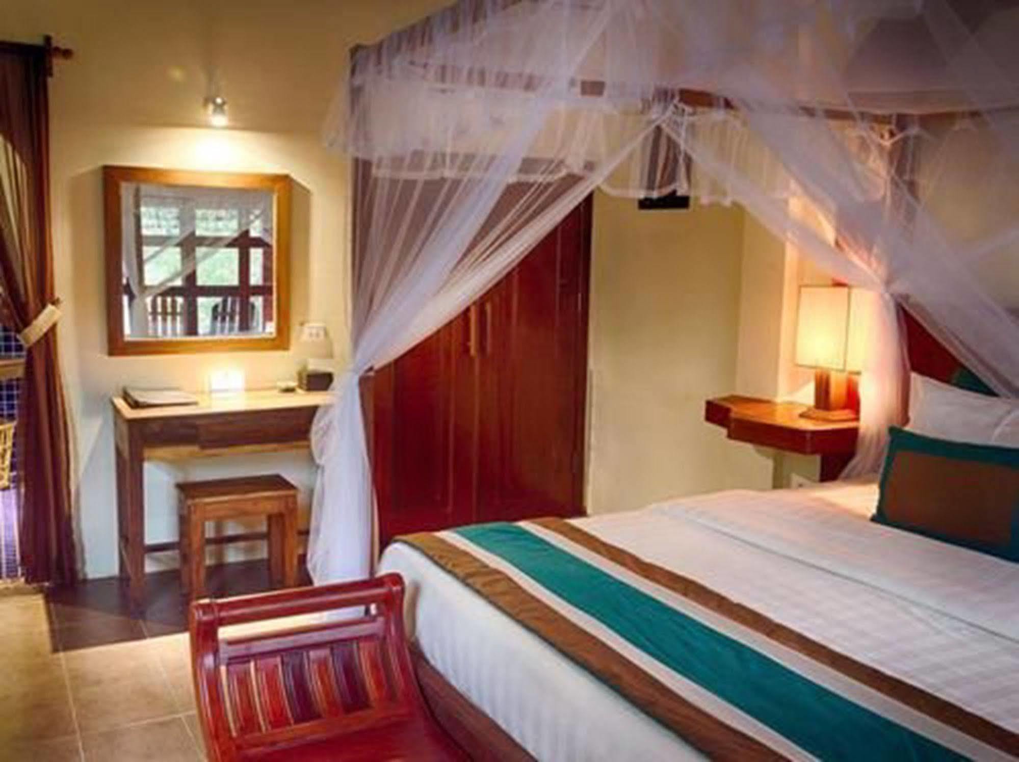 Le Flamboyant Resort Kep Exterior photo